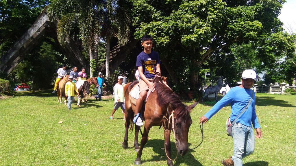 eco-tour-haciendas-de-naga-horseback-riding