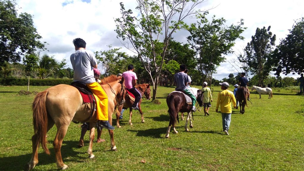 eco-tour-haciendas-de-naga-horseback-riding-2